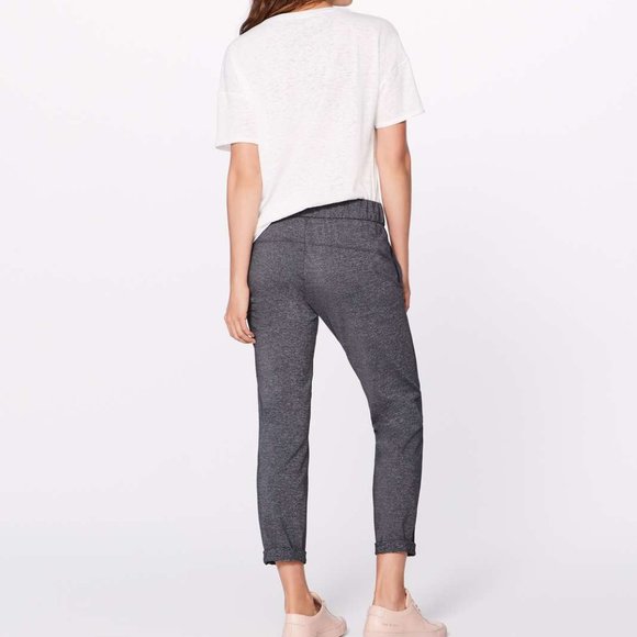NEW Lululemon On The Fly Pant *28" in  Heathered Black size 2 - Picture 2 of 9